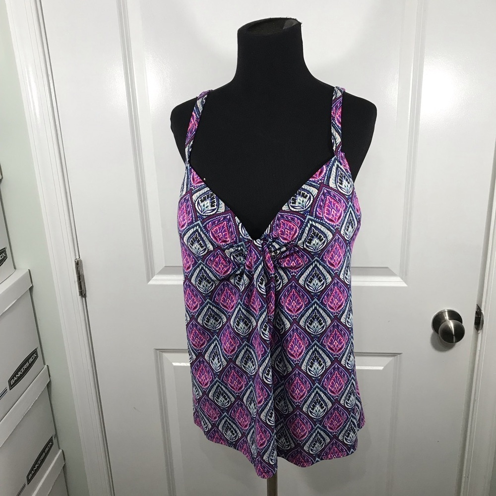 Stylish Pink and Blue Women’s Bathing Suit Top Pit to pit 38 total CB-117